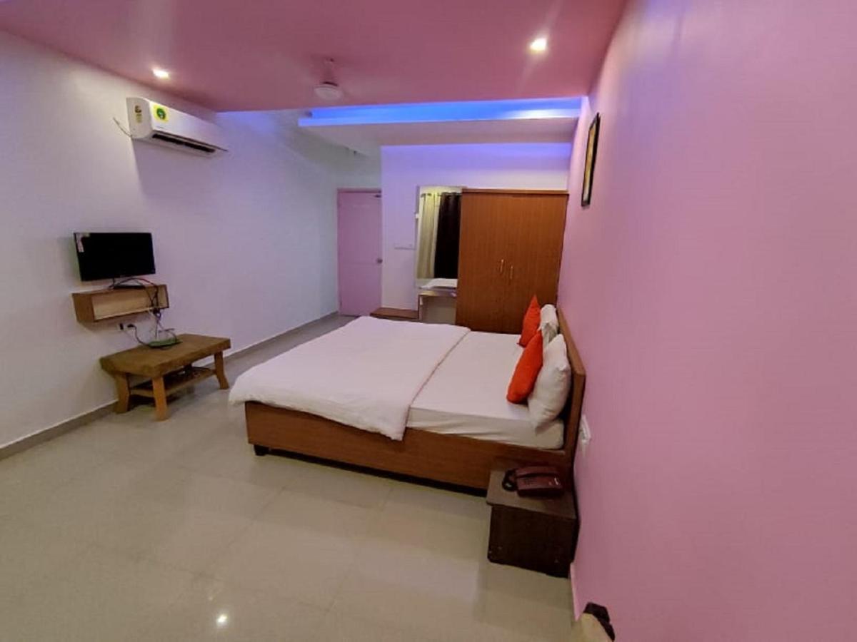 Hotel Krishna Pardi Exterior photo