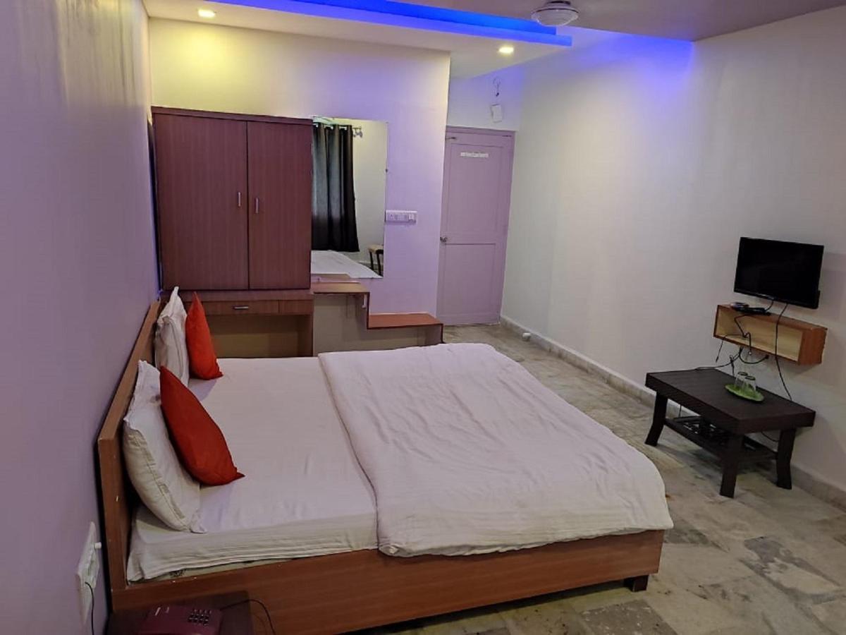 Hotel Krishna Pardi Exterior photo
