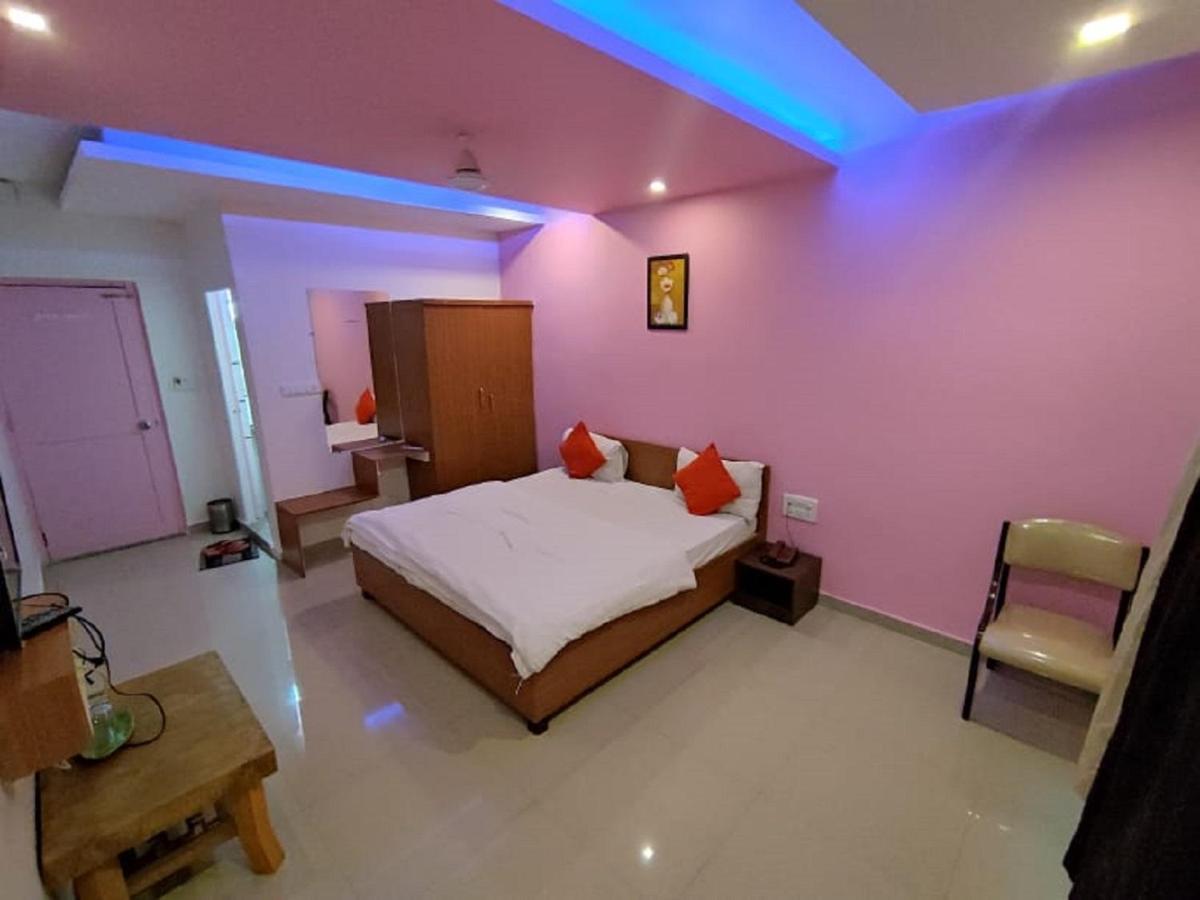 Hotel Krishna Pardi Exterior photo